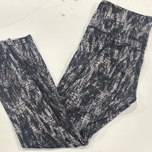 Lululemon Athletica Black and White leggings fast and free 8